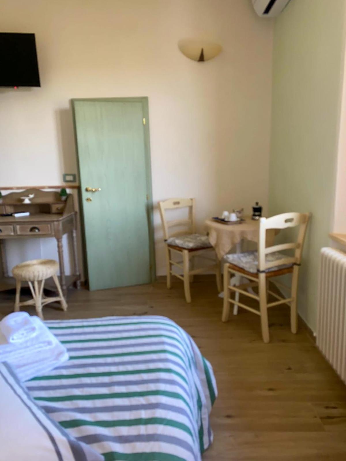 I Due Cipressi Guest House Torrenieri Bagian luar foto