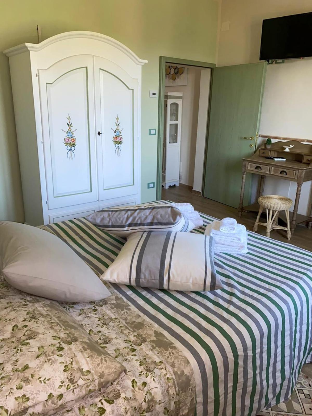 I Due Cipressi Guest House Torrenieri Bagian luar foto