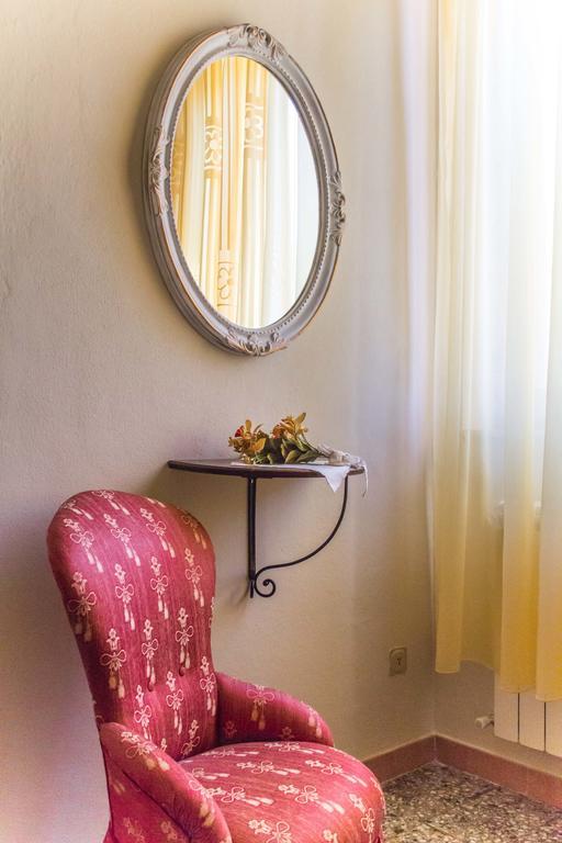 I Due Cipressi Guest House Torrenieri Bagian luar foto