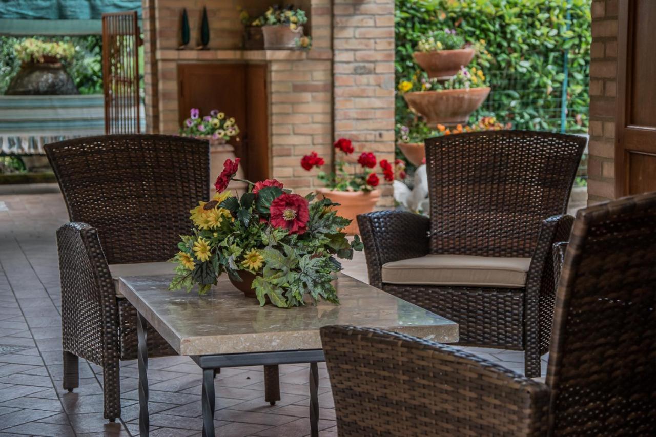I Due Cipressi Guest House Torrenieri Bagian luar foto