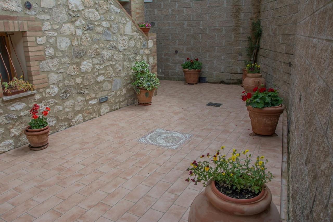 I Due Cipressi Guest House Torrenieri Bagian luar foto